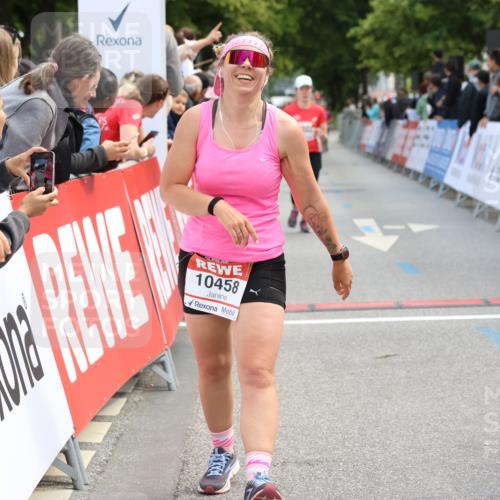 08.06.2024 - REWE Women's Run Strokosch-Dieckow http://msf.ph/oto/6246531 09.06.2024 09:59:06 Ziel 10379, 10446, 10458, 10584, 10734 meine-sportfotos.de