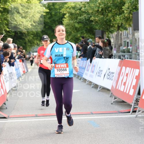 08.06.2024 - REWE Women's Run Strokosch-Dieckow http://msf.ph/oto/6246538 09.06.2024 09:59:15 Ziel 10135, 10206, 10566, 10739 meine-sportfotos.de