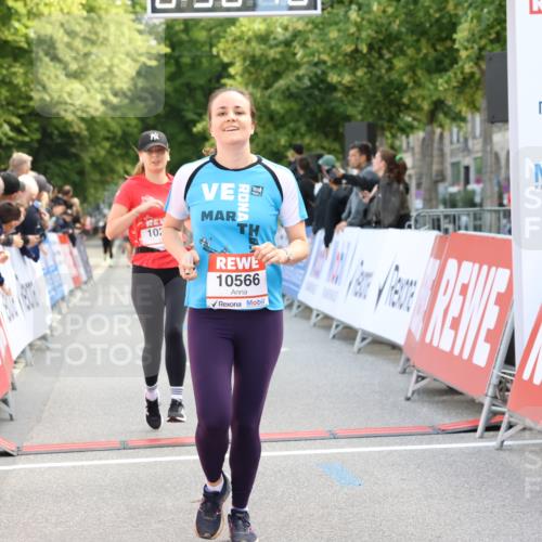 08.06.2024 - REWE Women's Run Strokosch-Dieckow http://msf.ph/oto/6246546 09.06.2024 09:59:16 Ziel 10135, 10206, 10566, 10739 meine-sportfotos.de