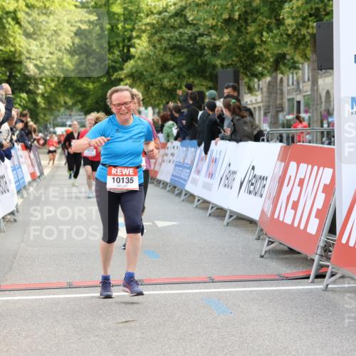 08.06.2024 - REWE Women's Run Strokosch-Dieckow http://msf.ph/oto/6246568 09.06.2024 09:59:22 Ziel 10135, 10226, 10346, 10602, 10739 meine-sportfotos.de