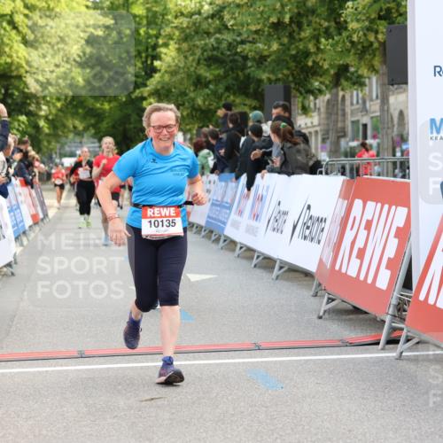 08.06.2024 - REWE Women's Run Strokosch-Dieckow http://msf.ph/oto/6246571 09.06.2024 09:59:22 Ziel 10135, 10226, 10346, 10602, 10739 meine-sportfotos.de