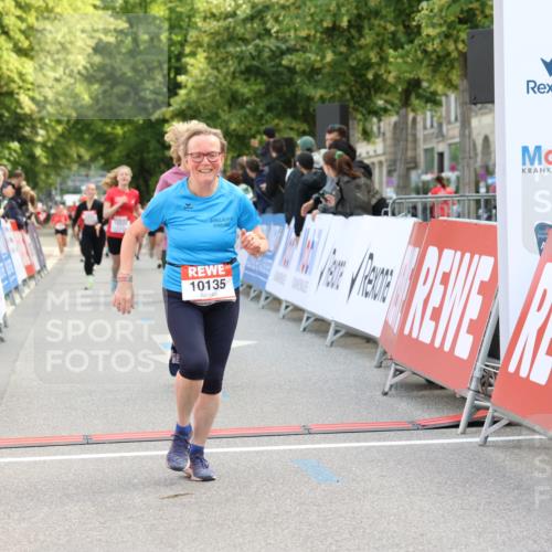 08.06.2024 - REWE Women's Run Strokosch-Dieckow http://msf.ph/oto/6246574 09.06.2024 09:59:22 Ziel 10135, 10226, 10346, 10602, 10739 meine-sportfotos.de