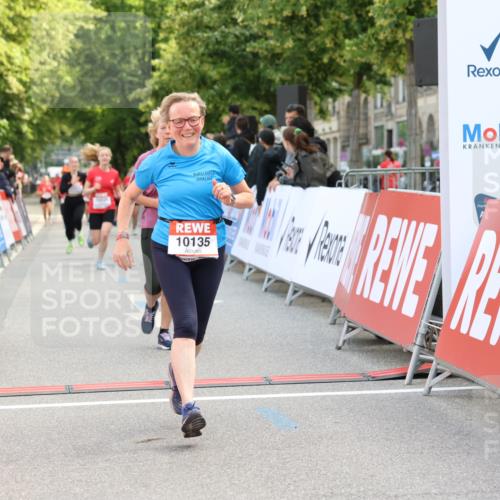 08.06.2024 - REWE Women's Run Strokosch-Dieckow http://msf.ph/oto/6246576 09.06.2024 09:59:22 Ziel 10135, 10226, 10346, 10602, 10739 meine-sportfotos.de