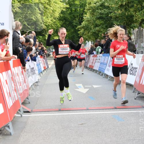 08.06.2024 - REWE Women's Run Strokosch-Dieckow http://msf.ph/oto/6246589 09.06.2024 09:59:27 Ziel 10135, 10218, 10226, 10273, 10346, 10509, 10602, 10739 meine-sportfotos.de