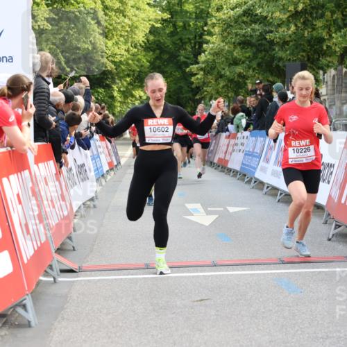 08.06.2024 - REWE Women's Run Strokosch-Dieckow http://msf.ph/oto/6246595 09.06.2024 09:59:27 Ziel 10135, 10218, 10226, 10273, 10346, 10509, 10602, 10739 meine-sportfotos.de