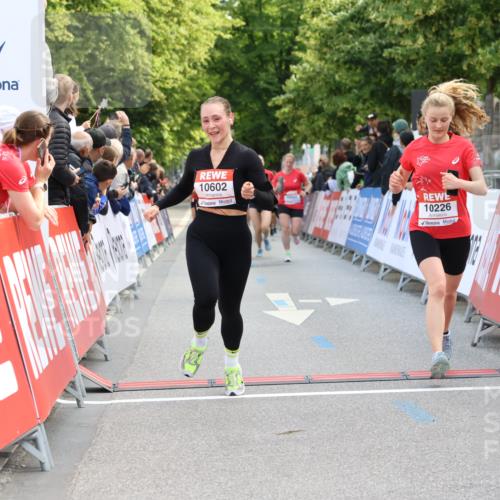 08.06.2024 - REWE Women's Run Strokosch-Dieckow http://msf.ph/oto/6246598 09.06.2024 09:59:27 Ziel 10135, 10218, 10226, 10273, 10346, 10509, 10602, 10739 meine-sportfotos.de