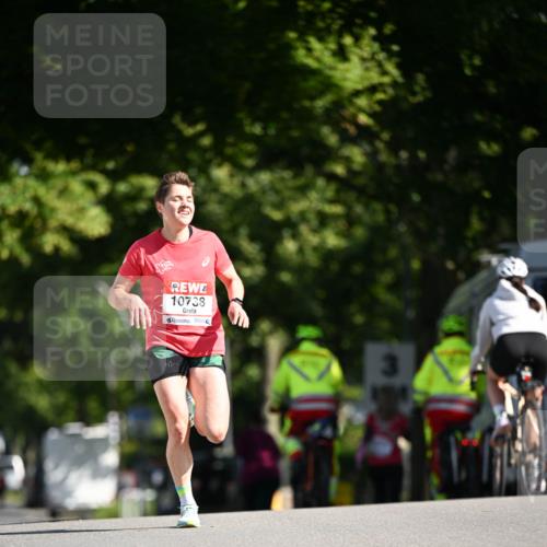 08.06.2024 - REWE Women's Run Dr. Thomas Lammeyer http://msf.ph/oto/6246624 09.06.2024 09:28:48 Laufen 10738 meine-sportfotos.de