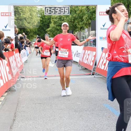 08.06.2024 - REWE Women's Run Strokosch-Dieckow http://msf.ph/oto/6246693 09.06.2024 10:00:04 Ziel 10071, 10162, 10174, 10192, 10271, 10439, 10449, 10473, 10484, 10542, 10573, 10717 meine-sportfotos.de