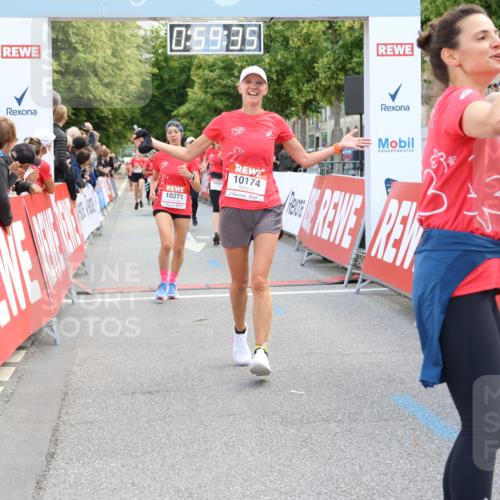 08.06.2024 - REWE Women's Run Strokosch-Dieckow http://msf.ph/oto/6246697 09.06.2024 10:00:04 Ziel 10071, 10162, 10174, 10192, 10271, 10439, 10449, 10473, 10484, 10542, 10573, 10717 meine-sportfotos.de