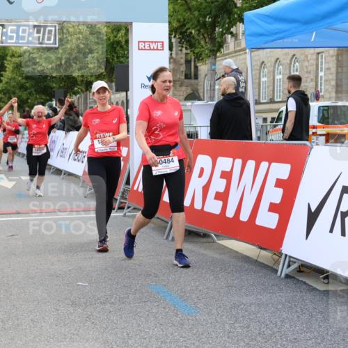 08.06.2024 - REWE Women's Run Strokosch-Dieckow http://msf.ph/oto/6246715 09.06.2024 10:00:09 Ziel 10071, 10162, 10192, 10269, 10271, 10439, 10449, 10473, 10484, 10542, 10585, 10698 meine-sportfotos.de