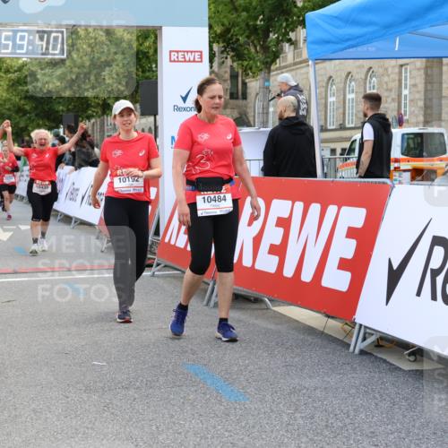 08.06.2024 - REWE Women's Run Strokosch-Dieckow http://msf.ph/oto/6246718 09.06.2024 10:00:09 Ziel 10071, 10162, 10192, 10269, 10271, 10439, 10449, 10473, 10484, 10542, 10585, 10698 meine-sportfotos.de