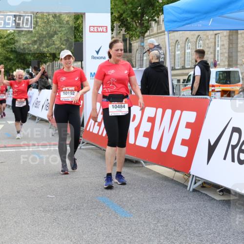 08.06.2024 - REWE Women's Run Strokosch-Dieckow http://msf.ph/oto/6246722 09.06.2024 10:00:09 Ziel 10071, 10162, 10192, 10269, 10271, 10439, 10449, 10473, 10484, 10542, 10585, 10698 meine-sportfotos.de