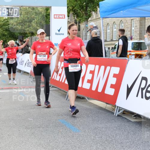 08.06.2024 - REWE Women's Run Strokosch-Dieckow http://msf.ph/oto/6246726 09.06.2024 10:00:09 Ziel 10071, 10162, 10192, 10269, 10271, 10439, 10449, 10473, 10484, 10542, 10585, 10698 meine-sportfotos.de