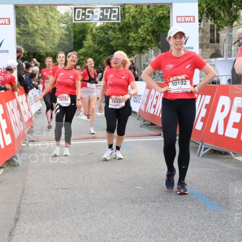 08.06.2024 - REWE Women's Run Strokosch-Dieckow http://msf.ph/oto/6246729 09.06.2024 10:00:11 Ziel 10071, 10162, 10192, 10269, 10439, 10449, 10473, 10484, 10542, 10585, 10698 meine-sportfotos.de
