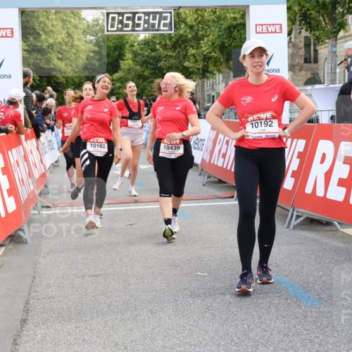 08.06.2024 - REWE Women's Run Strokosch-Dieckow http://msf.ph/oto/6246732 09.06.2024 10:00:11 Ziel 10071, 10162, 10192, 10269, 10439, 10449, 10473, 10484, 10542, 10585, 10698 meine-sportfotos.de