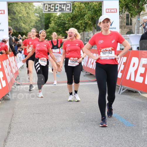 08.06.2024 - REWE Women's Run Strokosch-Dieckow http://msf.ph/oto/6246739 09.06.2024 10:00:11 Ziel 10071, 10162, 10192, 10269, 10439, 10449, 10473, 10484, 10542, 10585, 10698 meine-sportfotos.de