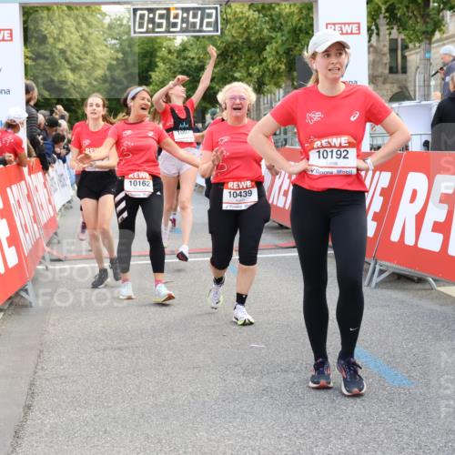 08.06.2024 - REWE Women's Run Strokosch-Dieckow http://msf.ph/oto/6246745 09.06.2024 10:00:11 Ziel 10071, 10162, 10192, 10269, 10439, 10449, 10473, 10484, 10542, 10585, 10698 meine-sportfotos.de