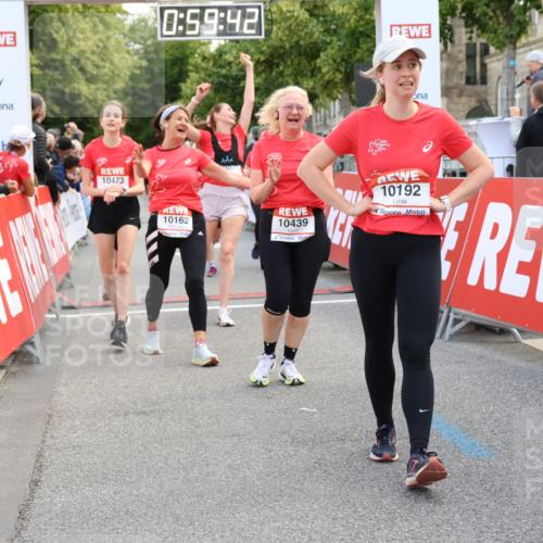 08.06.2024 - REWE Women's Run Strokosch-Dieckow http://msf.ph/oto/6246749 09.06.2024 10:00:12 Ziel 10071, 10162, 10192, 10269, 10439, 10449, 10473, 10484, 10542, 10585, 10698 meine-sportfotos.de