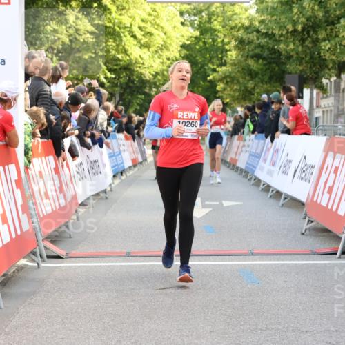 08.06.2024 - REWE Women's Run Strokosch-Dieckow http://msf.ph/oto/6246802 09.06.2024 10:00:34 Ziel 10058, 10089, 10260, 10265, 10316, 10527, 10559 meine-sportfotos.de