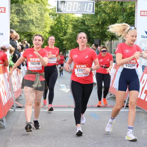 08.06.2024 - REWE Women's Run Strokosch-Dieckow http://msf.ph/oto/6246836 09.06.2024 10:00:40 Ziel 10058, 10089, 10265, 10316, 10357, 10527, 10559, 10730 meine-sportfotos.de