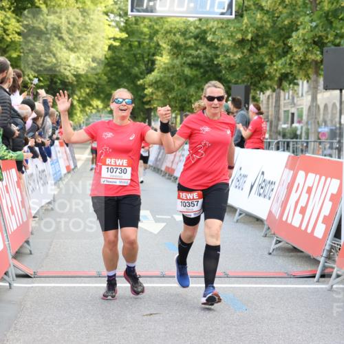 08.06.2024 - REWE Women's Run Strokosch-Dieckow http://msf.ph/oto/6246857 09.06.2024 10:00:45 Ziel 10009, 10089, 10357, 10527, 10730 meine-sportfotos.de