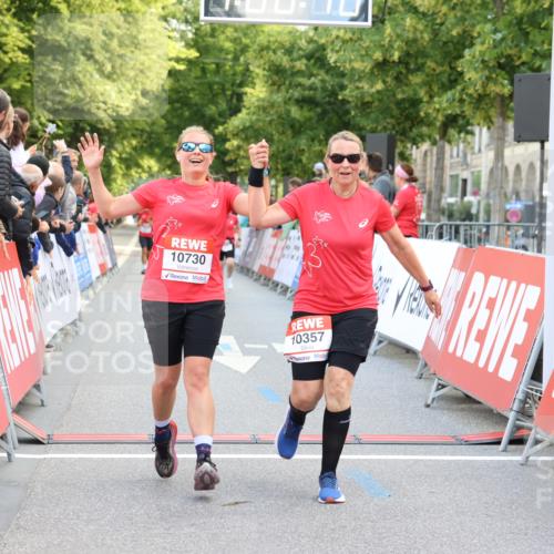 08.06.2024 - REWE Women's Run Strokosch-Dieckow http://msf.ph/oto/6246860 09.06.2024 10:00:46 Ziel 10009, 10357, 10730 meine-sportfotos.de