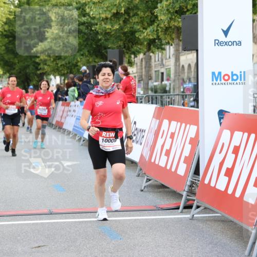 08.06.2024 - REWE Women's Run Strokosch-Dieckow http://msf.ph/oto/6246869 09.06.2024 10:00:52 Ziel 10009, 10176, 10341, 10496, 10519 meine-sportfotos.de