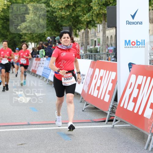 08.06.2024 - REWE Women's Run Strokosch-Dieckow http://msf.ph/oto/6246872 09.06.2024 10:00:52 Ziel 10009, 10176, 10341, 10496, 10519 meine-sportfotos.de