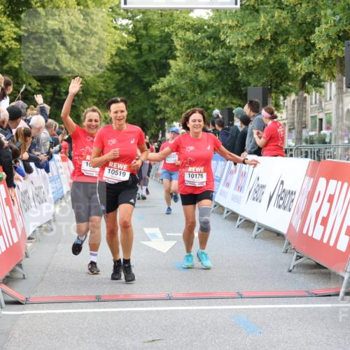 08.06.2024 - REWE Women's Run Strokosch-Dieckow http://msf.ph/oto/6246878 09.06.2024 10:00:55 Ziel 10009, 10093, 10176, 10181, 10264, 10341, 10496, 10519, 10567, 10766 meine-sportfotos.de