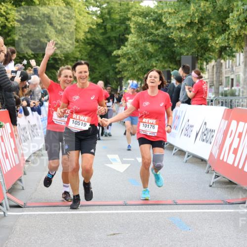 08.06.2024 - REWE Women's Run Strokosch-Dieckow http://msf.ph/oto/6246894 09.06.2024 10:00:56 Ziel 10009, 10093, 10176, 10181, 10264, 10341, 10496, 10519, 10567, 10766 meine-sportfotos.de