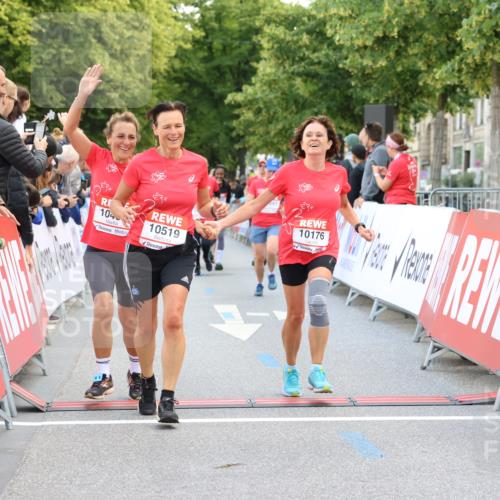 08.06.2024 - REWE Women's Run Strokosch-Dieckow http://msf.ph/oto/6246898 09.06.2024 10:00:56 Ziel 10009, 10093, 10176, 10181, 10264, 10341, 10496, 10519, 10567, 10766 meine-sportfotos.de