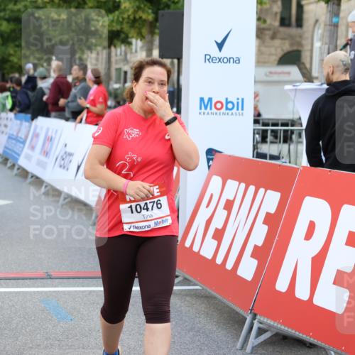 08.06.2024 - REWE Women's Run Strokosch-Dieckow http://msf.ph/oto/6246936 09.06.2024 10:01:17 Ziel 10468, 10476, 10657 meine-sportfotos.de