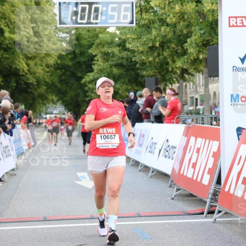 08.06.2024 - REWE Women's Run Strokosch-Dieckow http://msf.ph/oto/6246973 09.06.2024 10:01:26 Ziel 10531, 10657 meine-sportfotos.de