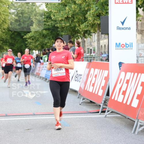 08.06.2024 - REWE Women's Run Strokosch-Dieckow http://msf.ph/oto/6246979 09.06.2024 10:01:32 Ziel 10096, 10134, 10242, 10456, 10531 meine-sportfotos.de