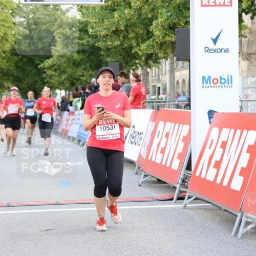 08.06.2024 - REWE Women's Run Strokosch-Dieckow http://msf.ph/oto/6246983 09.06.2024 10:01:32 Ziel 10096, 10134, 10242, 10456, 10531 meine-sportfotos.de