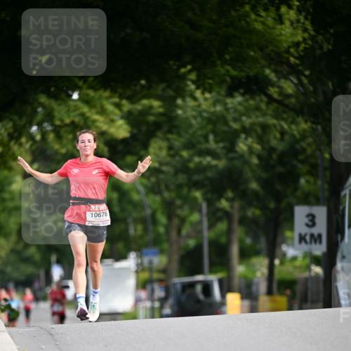 08.06.2024 - REWE Women's Run Dr. Thomas Lammeyer http://msf.ph/oto/6247003 09.06.2024 09:34:16 Laufen 10676, 3 meine-sportfotos.de
