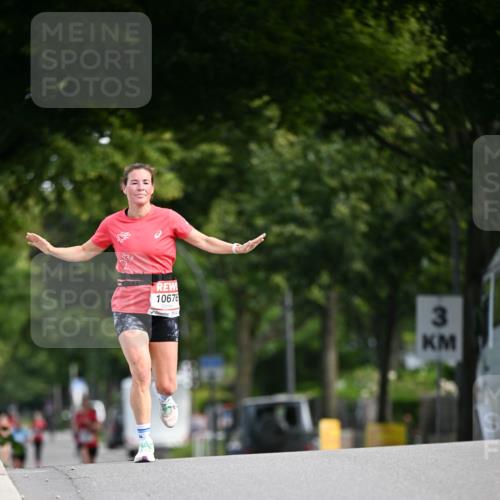08.06.2024 - REWE Women's Run Dr. Thomas Lammeyer http://msf.ph/oto/6247009 09.06.2024 09:34:17 Laufen 10676, 3 meine-sportfotos.de