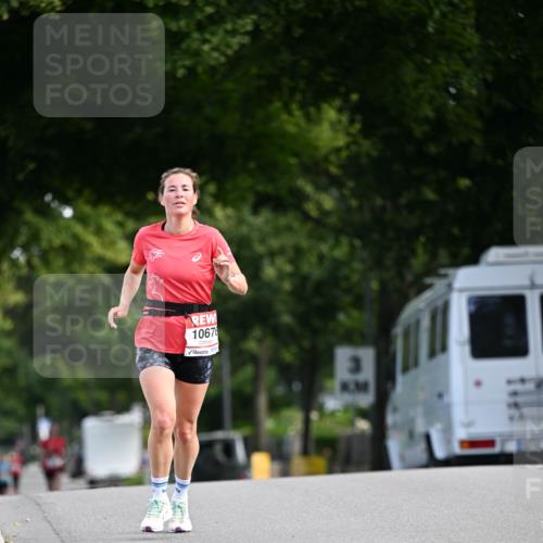 08.06.2024 - REWE Women's Run Dr. Thomas Lammeyer http://msf.ph/oto/6247014 09.06.2024 09:34:19 Laufen 10676 meine-sportfotos.de