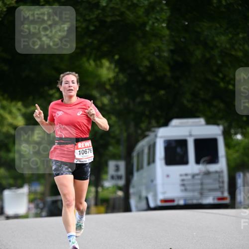 08.06.2024 - REWE Women's Run Dr. Thomas Lammeyer http://msf.ph/oto/6247020 09.06.2024 09:34:20 Laufen 10676 meine-sportfotos.de