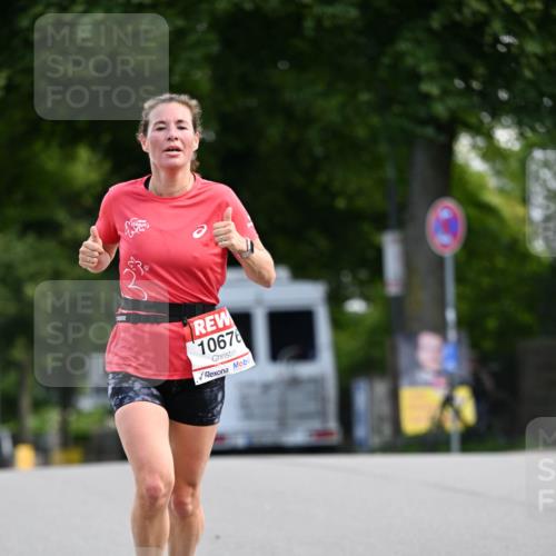 08.06.2024 - REWE Women's Run Dr. Thomas Lammeyer http://msf.ph/oto/6247029 09.06.2024 09:34:21 Laufen 10676 meine-sportfotos.de