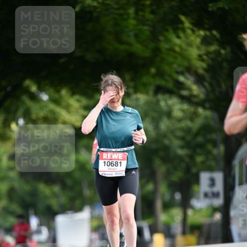 08.06.2024 - REWE Women's Run Dr. Thomas Lammeyer http://msf.ph/oto/6247374 09.06.2024 09:36:55 Laufen 10681, 8, 38 meine-sportfotos.de