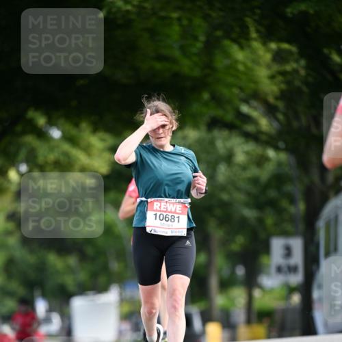 08.06.2024 - REWE Women's Run Dr. Thomas Lammeyer http://msf.ph/oto/6247375 09.06.2024 09:36:55 Laufen 10681, 4, 3 meine-sportfotos.de