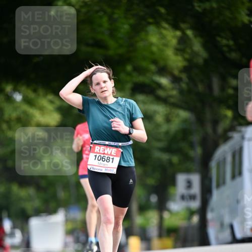 08.06.2024 - REWE Women's Run Dr. Thomas Lammeyer http://msf.ph/oto/6247377 09.06.2024 09:36:55 Laufen 10681, 3 meine-sportfotos.de
