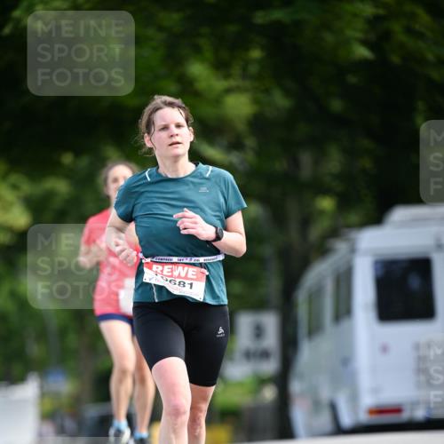 08.06.2024 - REWE Women's Run Dr. Thomas Lammeyer http://msf.ph/oto/6247382 09.06.2024 09:36:56 Laufen 2681 meine-sportfotos.de
