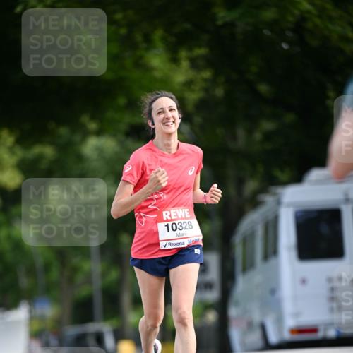 08.06.2024 - REWE Women's Run Dr. Thomas Lammeyer http://msf.ph/oto/6247390 09.06.2024 09:36:58 Laufen 10328 meine-sportfotos.de
