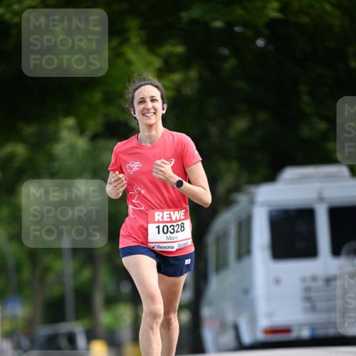 08.06.2024 - REWE Women's Run Dr. Thomas Lammeyer http://msf.ph/oto/6247392 09.06.2024 09:36:58 Laufen 10328 meine-sportfotos.de