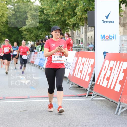 08.06.2024 - REWE Women's Run Strokosch-Dieckow http://msf.ph/oto/6248256 09.06.2024 10:01:32 Ziel 10096, 10134, 10242, 10456, 10531 meine-sportfotos.de