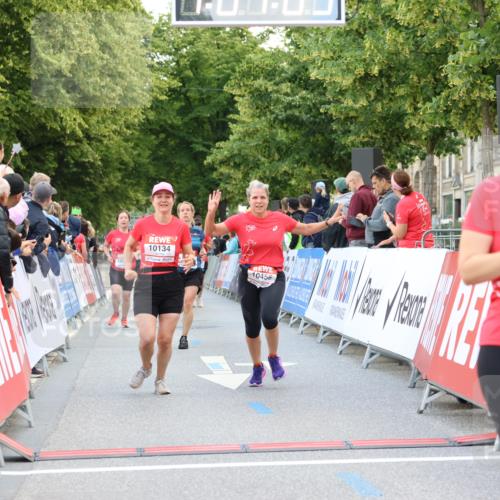 08.06.2024 - REWE Women's Run Strokosch-Dieckow http://msf.ph/oto/6248261 09.06.2024 10:01:34 Ziel 10096, 10134, 10242, 10456, 10531 meine-sportfotos.de