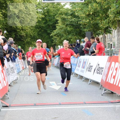 08.06.2024 - REWE Women's Run Strokosch-Dieckow http://msf.ph/oto/6248268 09.06.2024 10:01:34 Ziel 10096, 10134, 10242, 10456, 10531 meine-sportfotos.de