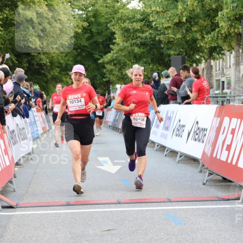 08.06.2024 - REWE Women's Run Strokosch-Dieckow http://msf.ph/oto/6248274 09.06.2024 10:01:35 Ziel 10096, 10134, 10205, 10242, 10456, 10531, 10786 meine-sportfotos.de